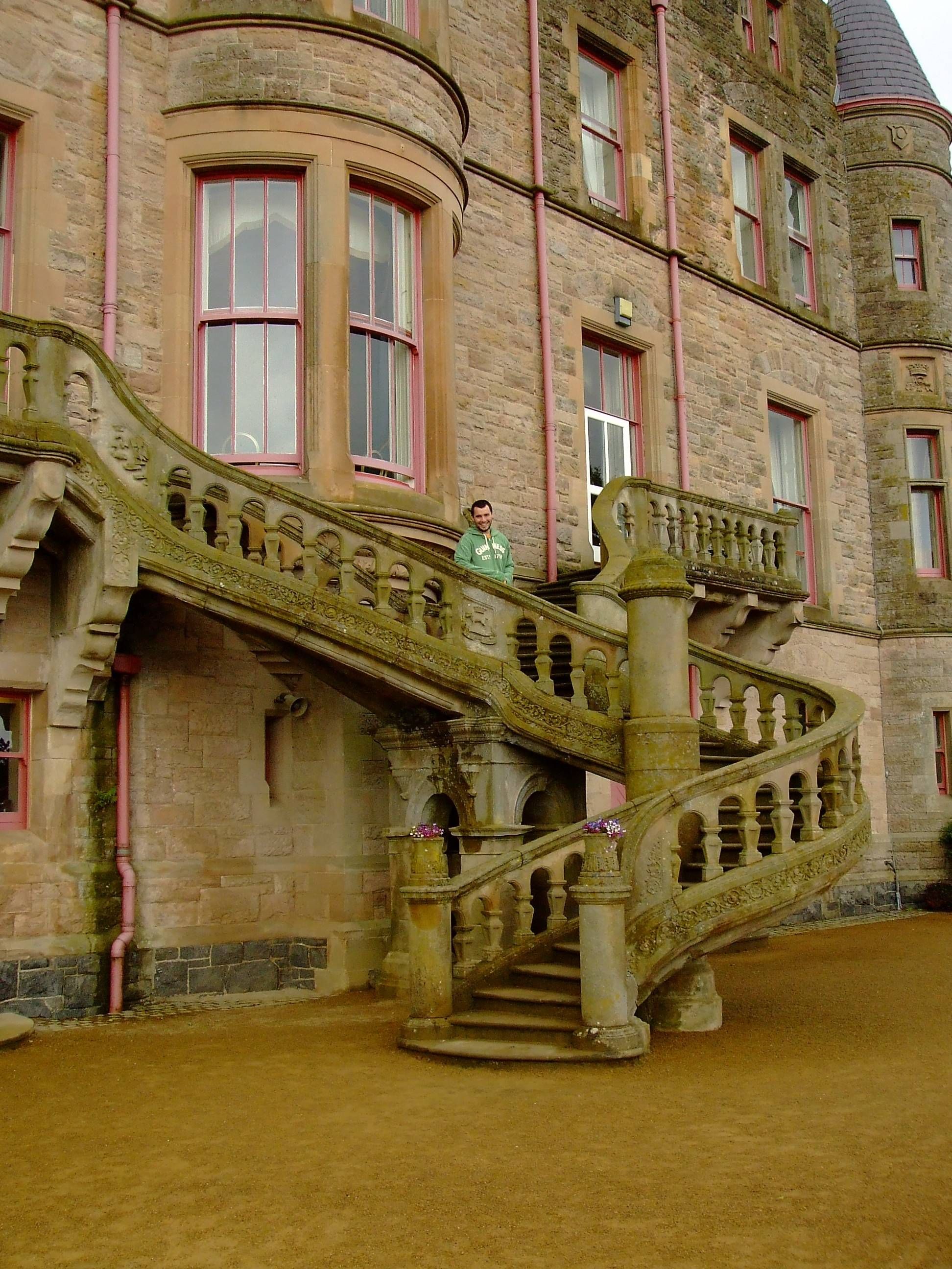 https://mdw-travel-data-us-east-1.s3.amazonaws.com/img/country/Ireland/Belfast-Castle/img_03.jpg