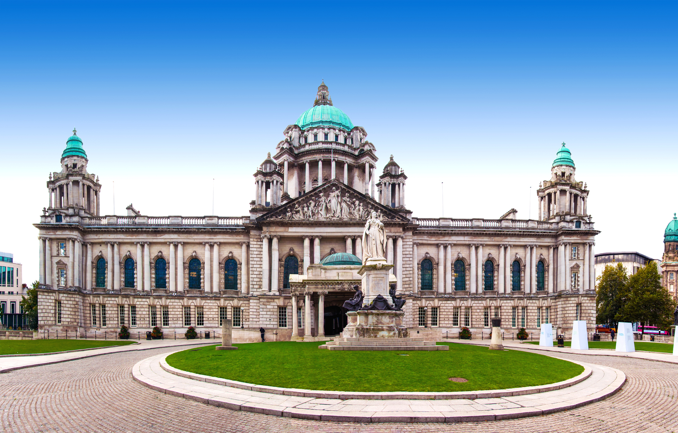 https://mdw-travel-data-us-east-1.s3.amazonaws.com/img/country/Ireland/Belfast-City-Hall/img_03.jpg