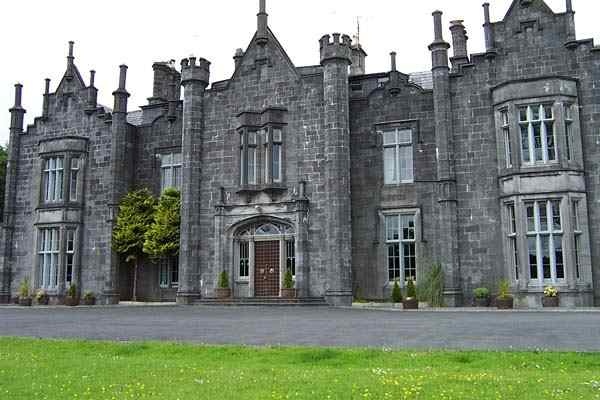 https://mdw-travel-data-us-east-1.s3.amazonaws.com/img/country/Ireland/Belleek-Castle-Museum/img_00.jpg