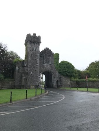 https://mdw-travel-data-us-east-1.s3.amazonaws.com/img/country/Ireland/Belleek-Castle-Museum/img_01.jpg