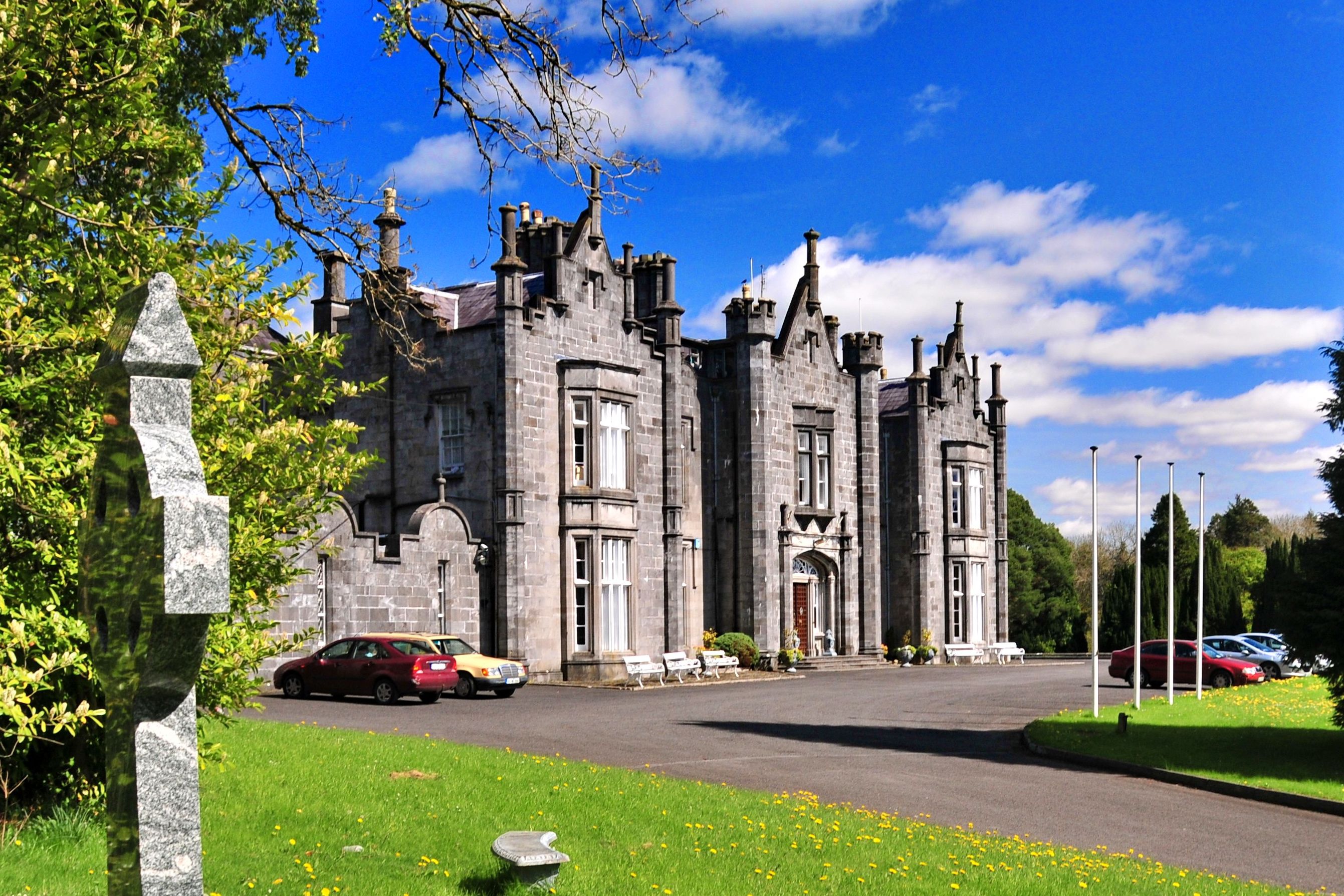 https://mdw-travel-data-us-east-1.s3.amazonaws.com/img/country/Ireland/Belleek-Castle/img_00.jpg