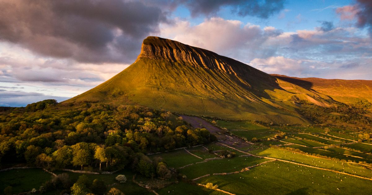 https://mdw-travel-data-us-east-1.s3.amazonaws.com/img/country/Ireland/Benbulben/img_02.jpg