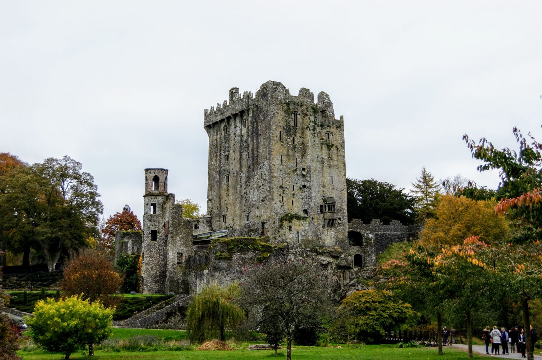 https://mdw-travel-data-us-east-1.s3.amazonaws.com/img/country/Ireland/Blarney-Castle/img_03.jpg