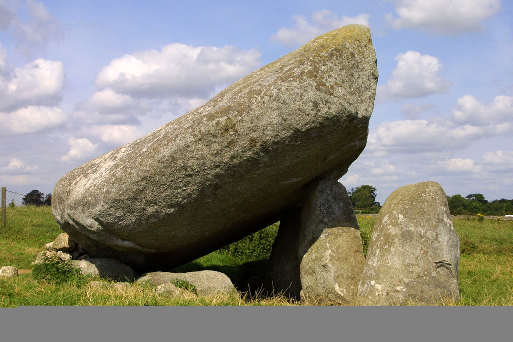 https://mdw-travel-data-us-east-1.s3.amazonaws.com/img/country/Ireland/Brownshill-Dolmen/img_02.jpg