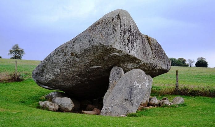 https://mdw-travel-data-us-east-1.s3.amazonaws.com/img/country/Ireland/Brownshill-Dolmen/img_03.jpg