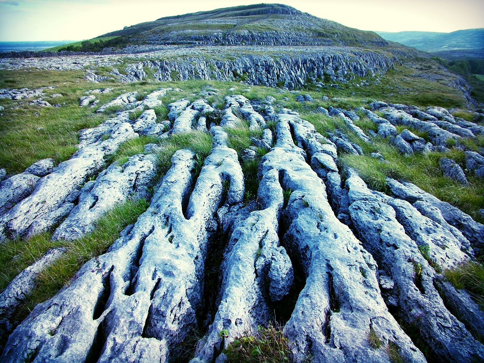 https://mdw-travel-data-us-east-1.s3.amazonaws.com/img/country/Ireland/Burren-National-Park/img_03.jpg