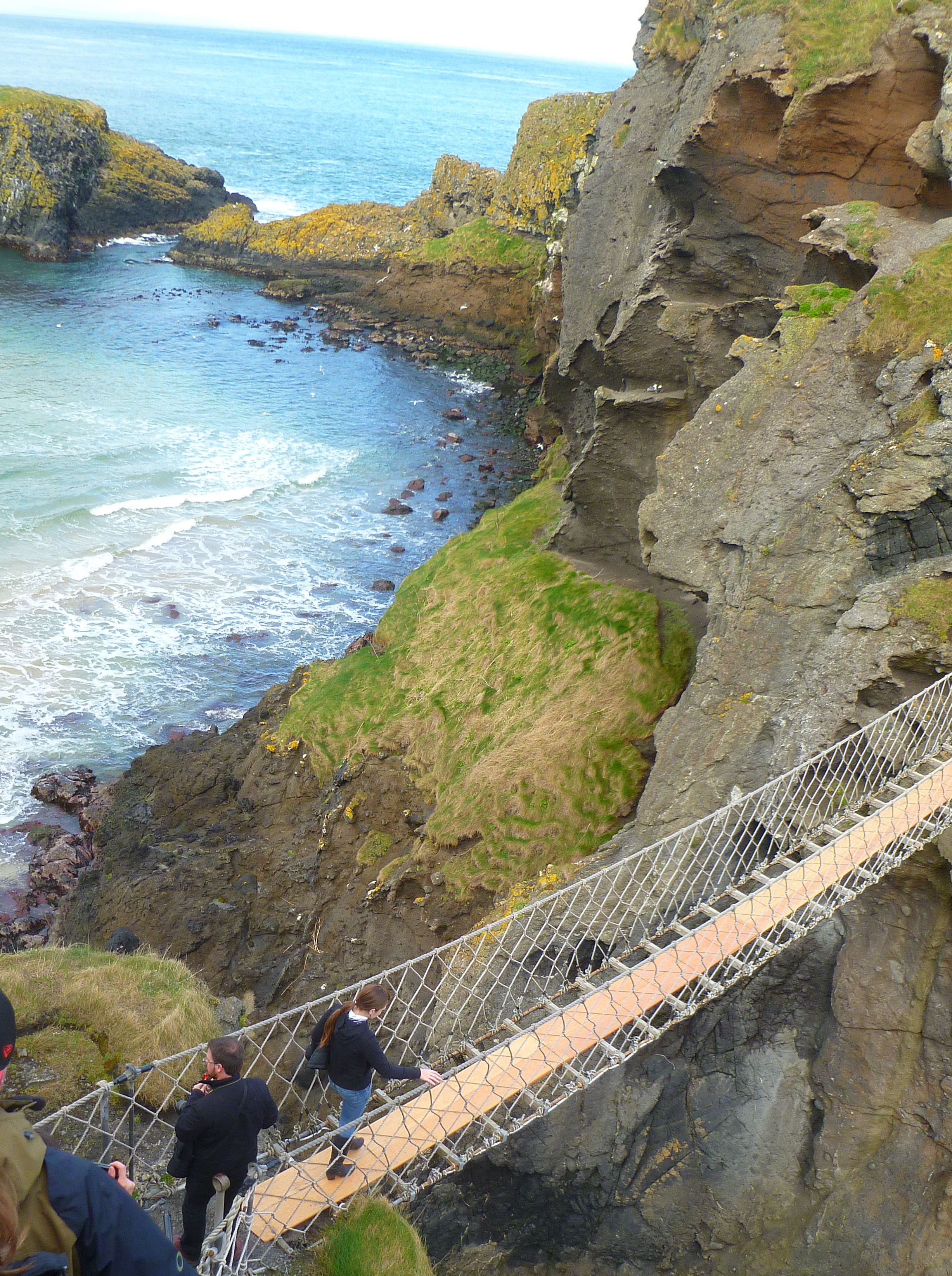 https://mdw-travel-data-us-east-1.s3.amazonaws.com/img/country/Ireland/Carrick-a-Rede-Rope-Bridge/img_01.jpg