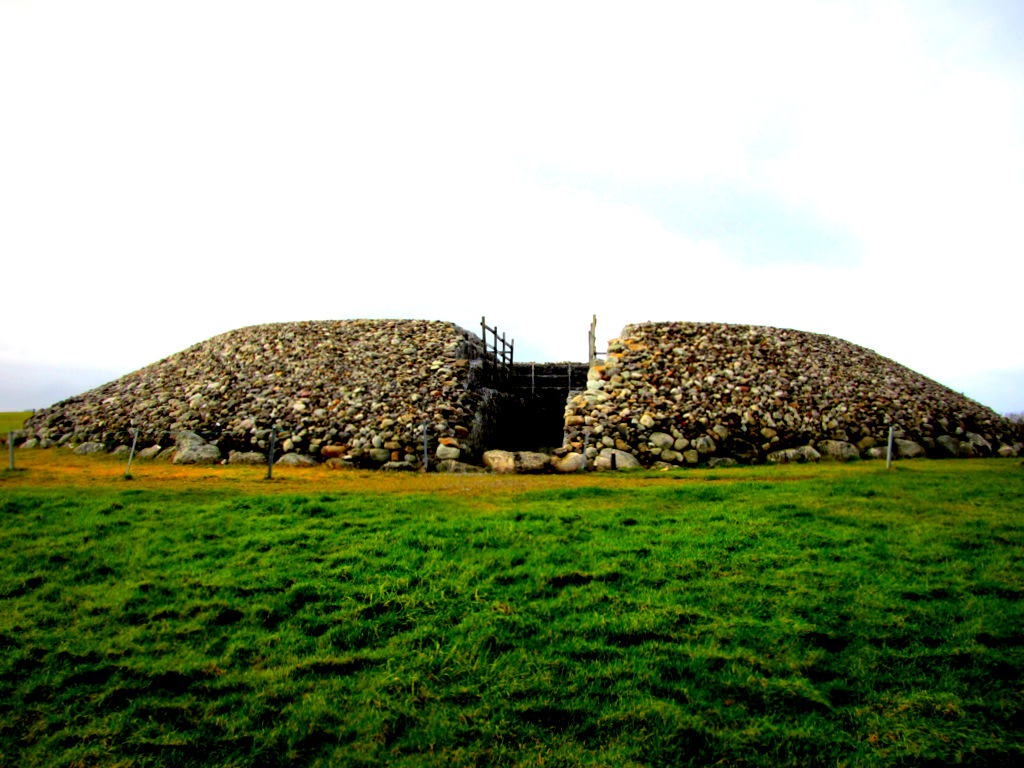 https://mdw-travel-data-us-east-1.s3.amazonaws.com/img/country/Ireland/Carrowmore-Megalithic-Cemetery/img_03.jpg