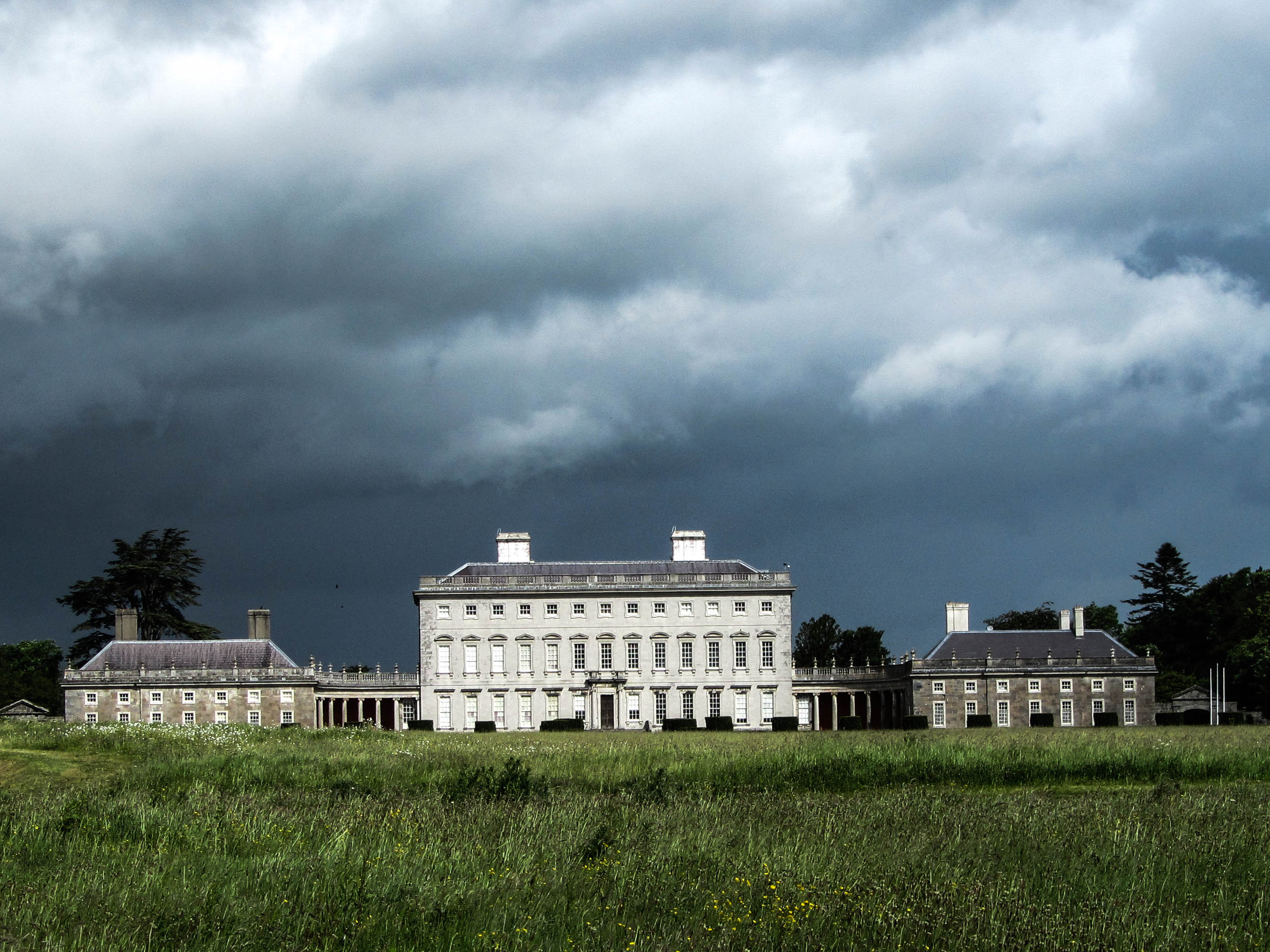 https://mdw-travel-data-us-east-1.s3.amazonaws.com/img/country/Ireland/Castletown-House/img_03.jpg
