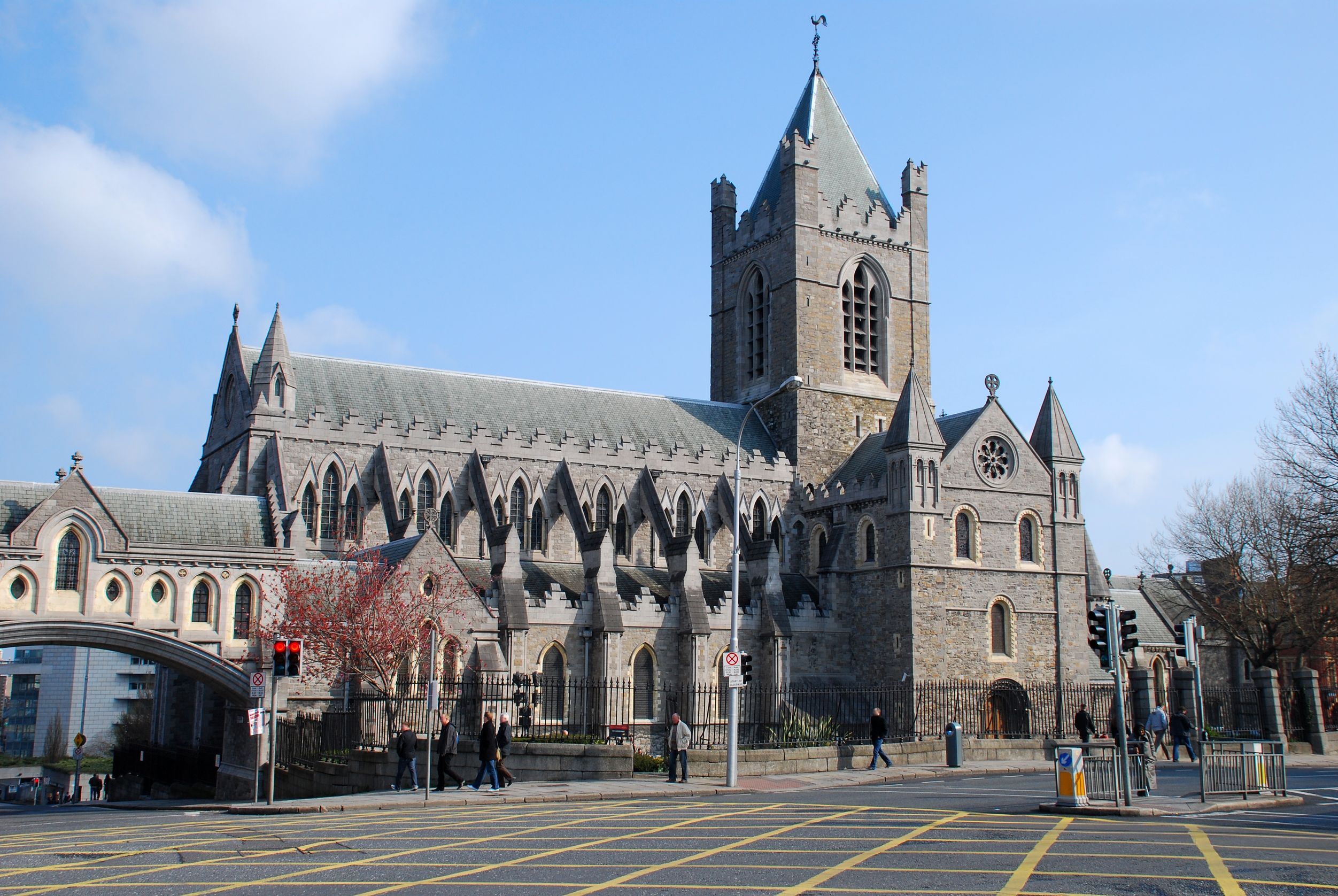 https://mdw-travel-data-us-east-1.s3.amazonaws.com/img/country/Ireland/Christ-Church-Cathedral/img_02.jpg