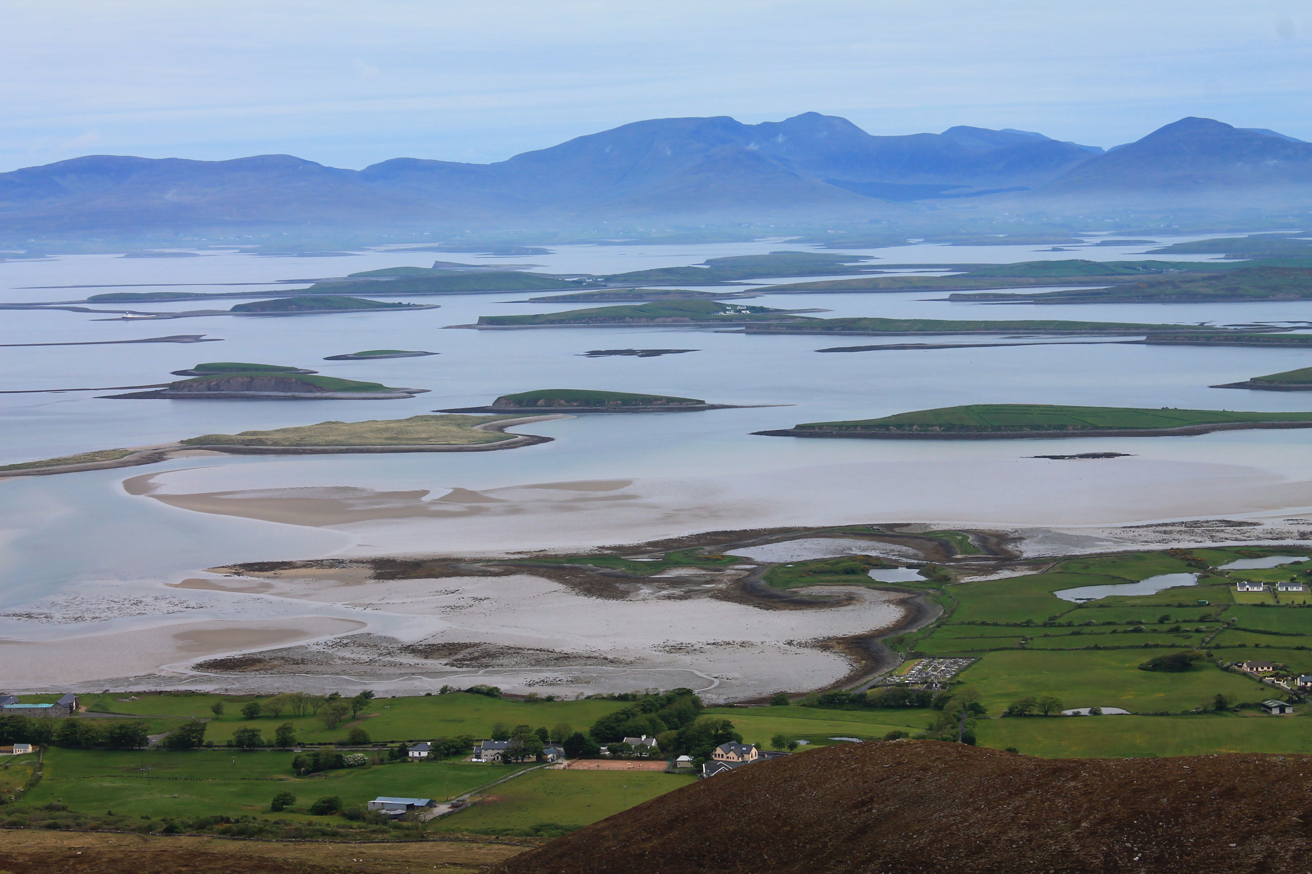 https://mdw-travel-data-us-east-1.s3.amazonaws.com/img/country/Ireland/Clew-Bay/img_01.jpg
