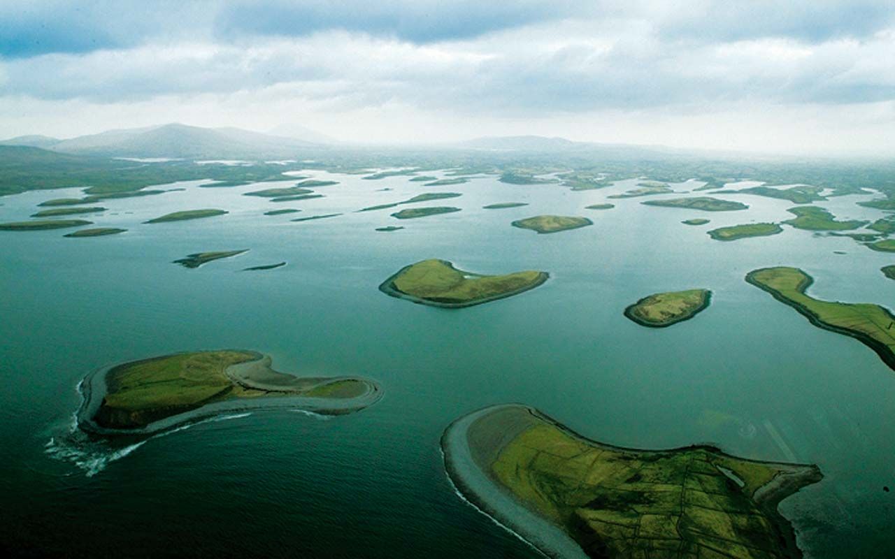 https://mdw-travel-data-us-east-1.s3.amazonaws.com/img/country/Ireland/Clew-Bay/img_02.jpg