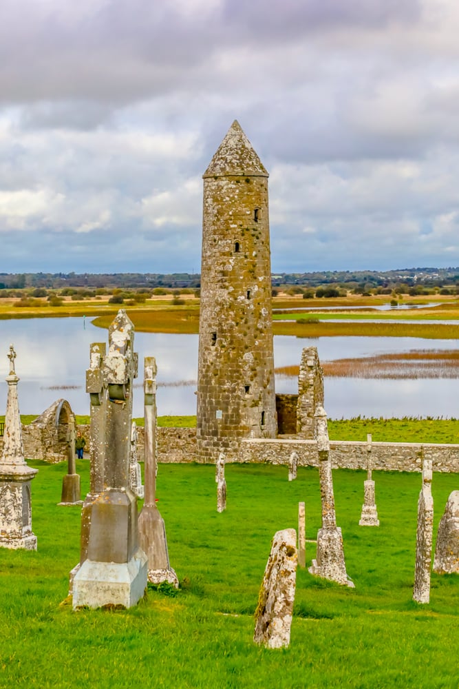 https://mdw-travel-data-us-east-1.s3.amazonaws.com/img/country/Ireland/Clonmacnoise/img_01.jpg