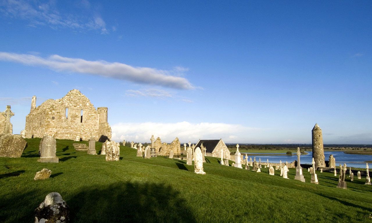 https://mdw-travel-data-us-east-1.s3.amazonaws.com/img/country/Ireland/Clonmacnoise/img_02.jpg