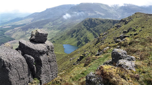 https://mdw-travel-data-us-east-1.s3.amazonaws.com/img/country/Ireland/Comeragh-Mountains/img_02.jpg