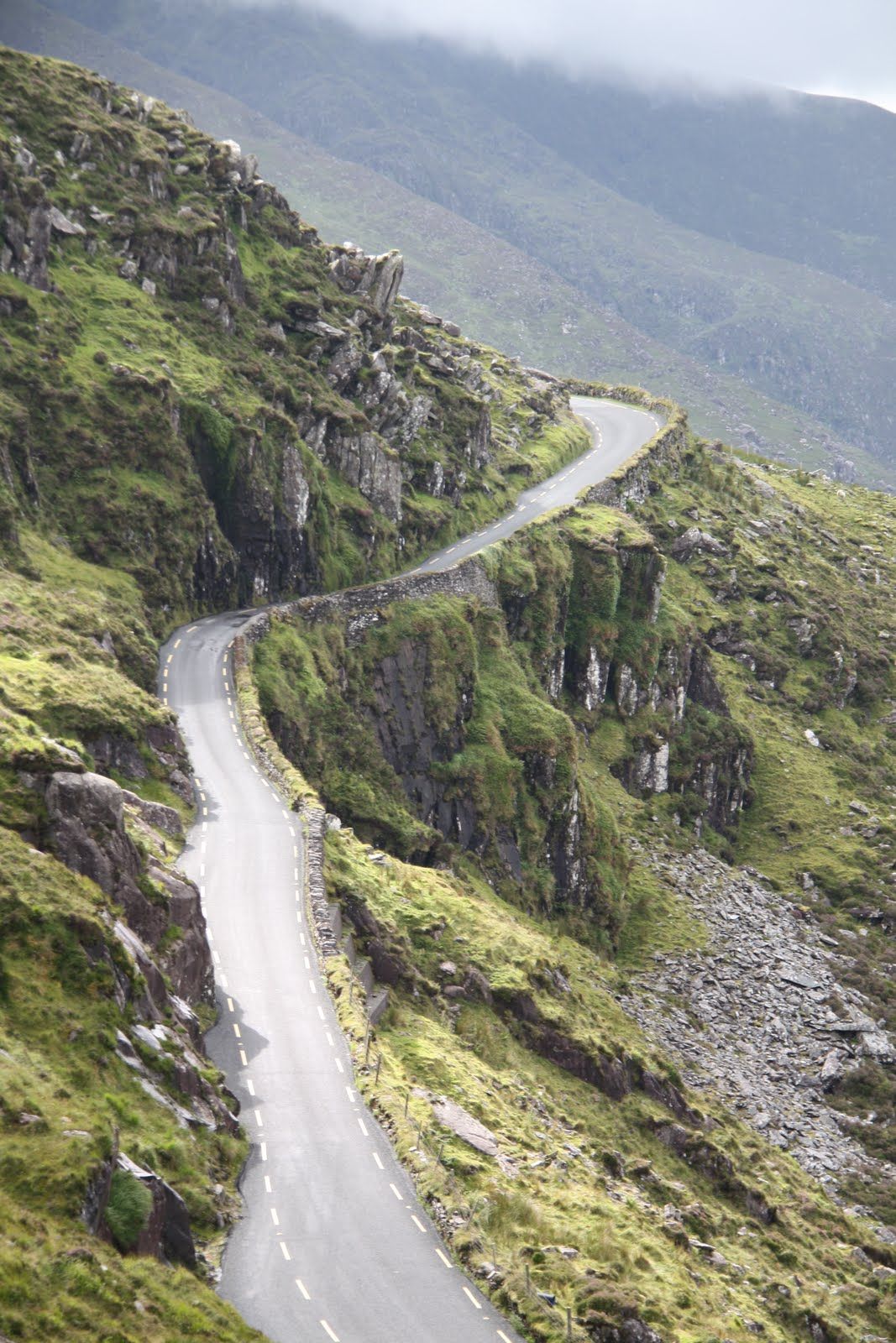 https://mdw-travel-data-us-east-1.s3.amazonaws.com/img/country/Ireland/Conor-Pass/img_01.jpg