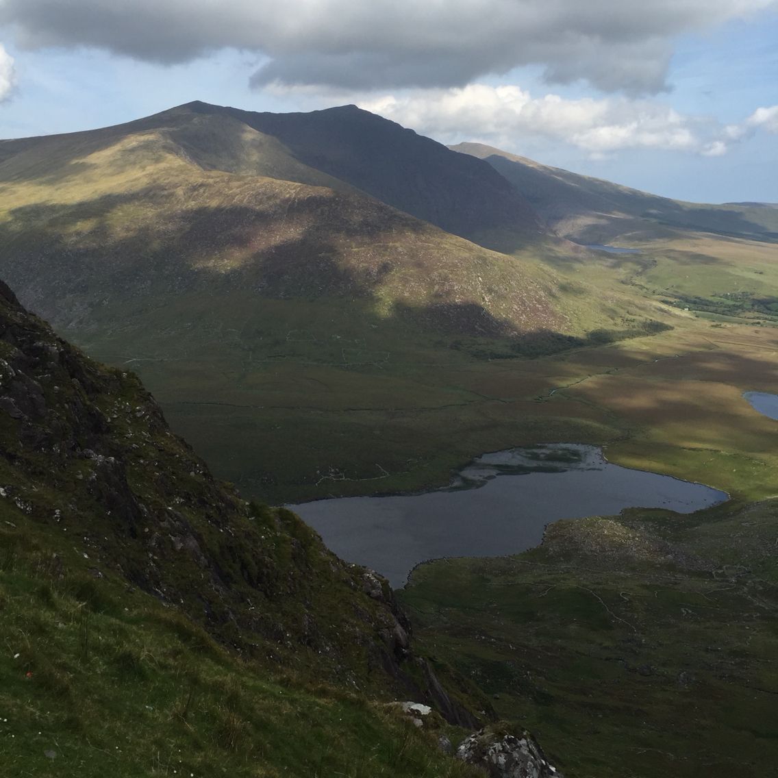 https://mdw-travel-data-us-east-1.s3.amazonaws.com/img/country/Ireland/Conor-Pass/img_03.jpg