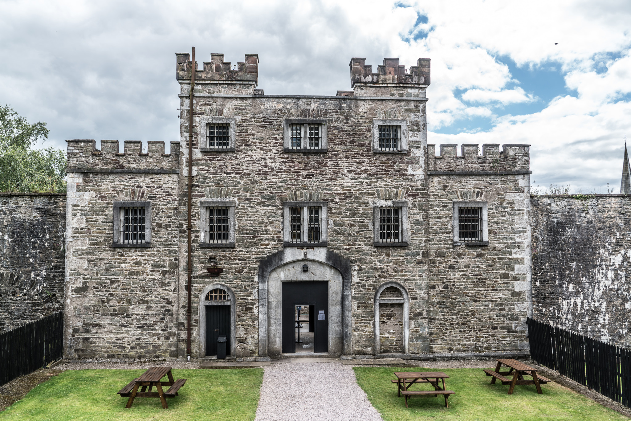 https://mdw-travel-data-us-east-1.s3.amazonaws.com/img/country/Ireland/Cork-City-Gaol/img_01.jpg