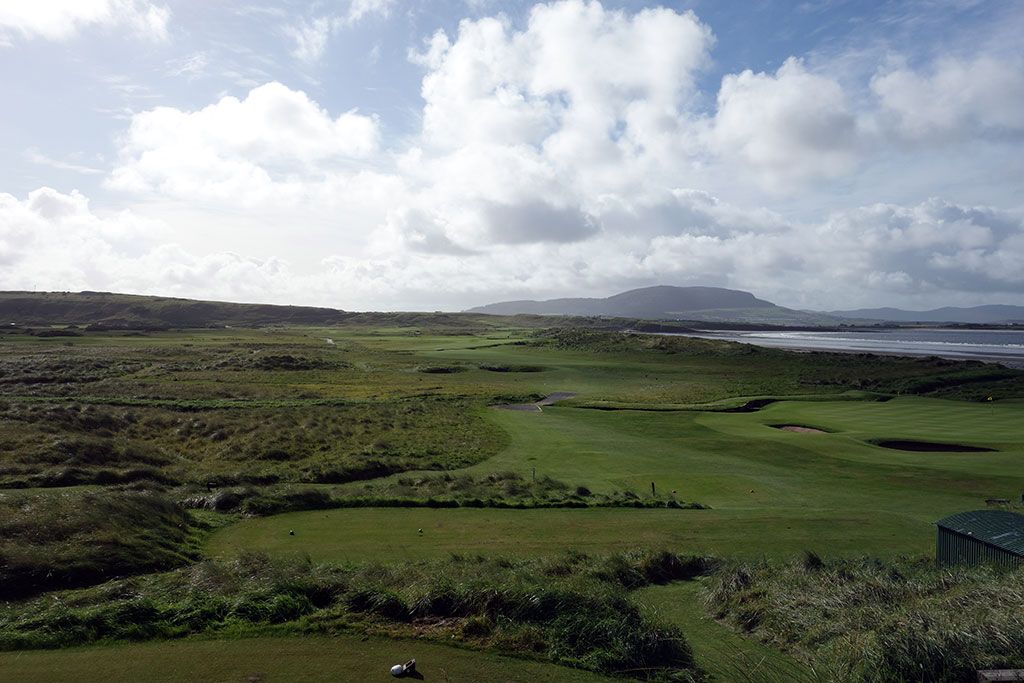 https://mdw-travel-data-us-east-1.s3.amazonaws.com/img/country/Ireland/County-Sligo-Golf-Club--Rosses-Point-/img_01.jpg