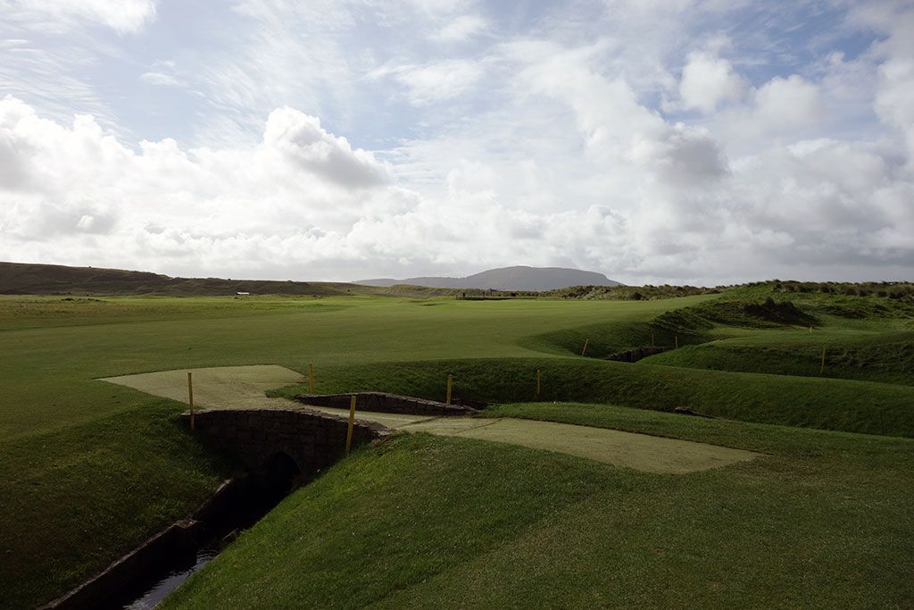 https://mdw-travel-data-us-east-1.s3.amazonaws.com/img/country/Ireland/County-Sligo-Golf-Club--Rosses-Point-/img_03.jpg