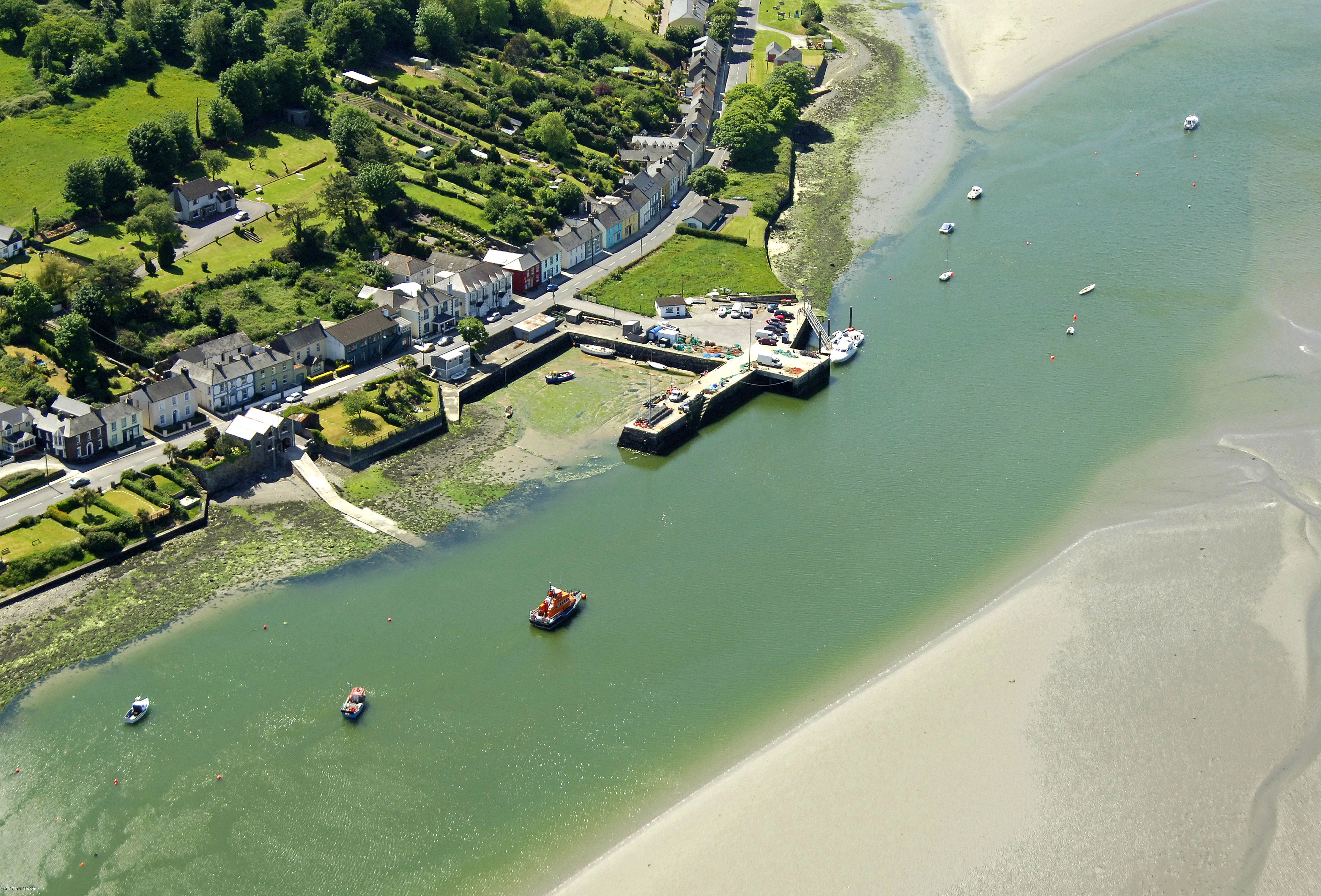https://mdw-travel-data-us-east-1.s3.amazonaws.com/img/country/Ireland/Courtmacsherry-Harbour/img_00.jpg