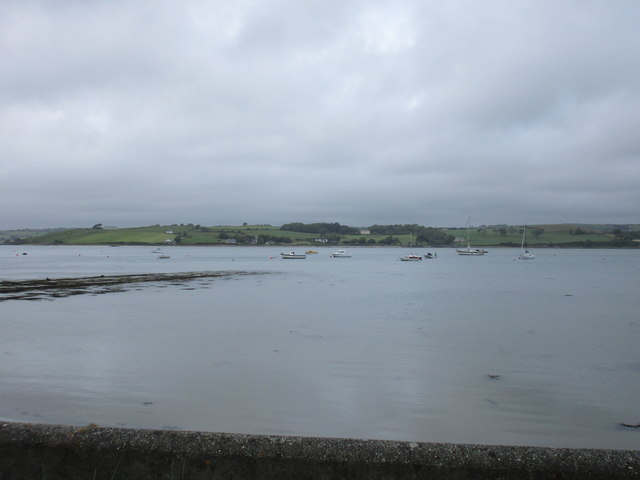 https://mdw-travel-data-us-east-1.s3.amazonaws.com/img/country/Ireland/Courtmacsherry-Harbour/img_02.jpg