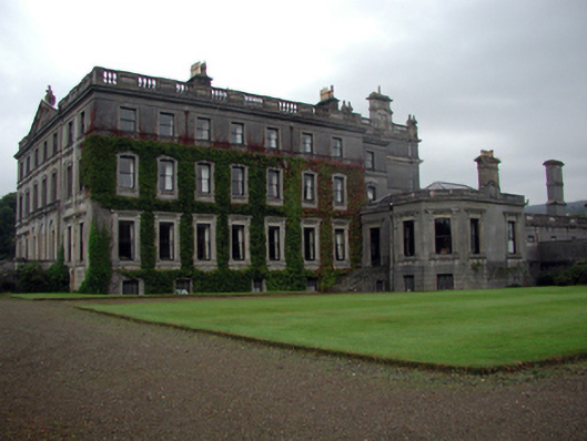 https://mdw-travel-data-us-east-1.s3.amazonaws.com/img/country/Ireland/Curraghmore-House/img_03.jpg