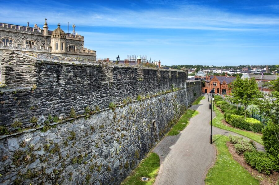 https://mdw-travel-data-us-east-1.s3.amazonaws.com/img/country/Ireland/Derry-Walls/img_00.jpg