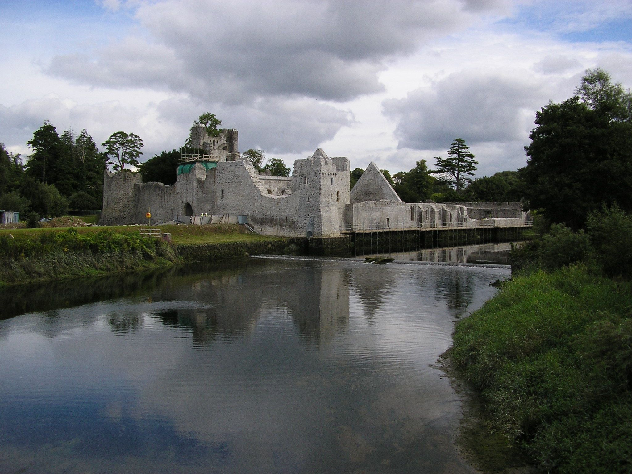 https://mdw-travel-data-us-east-1.s3.amazonaws.com/img/country/Ireland/Desmond-Castle/img_03.jpg