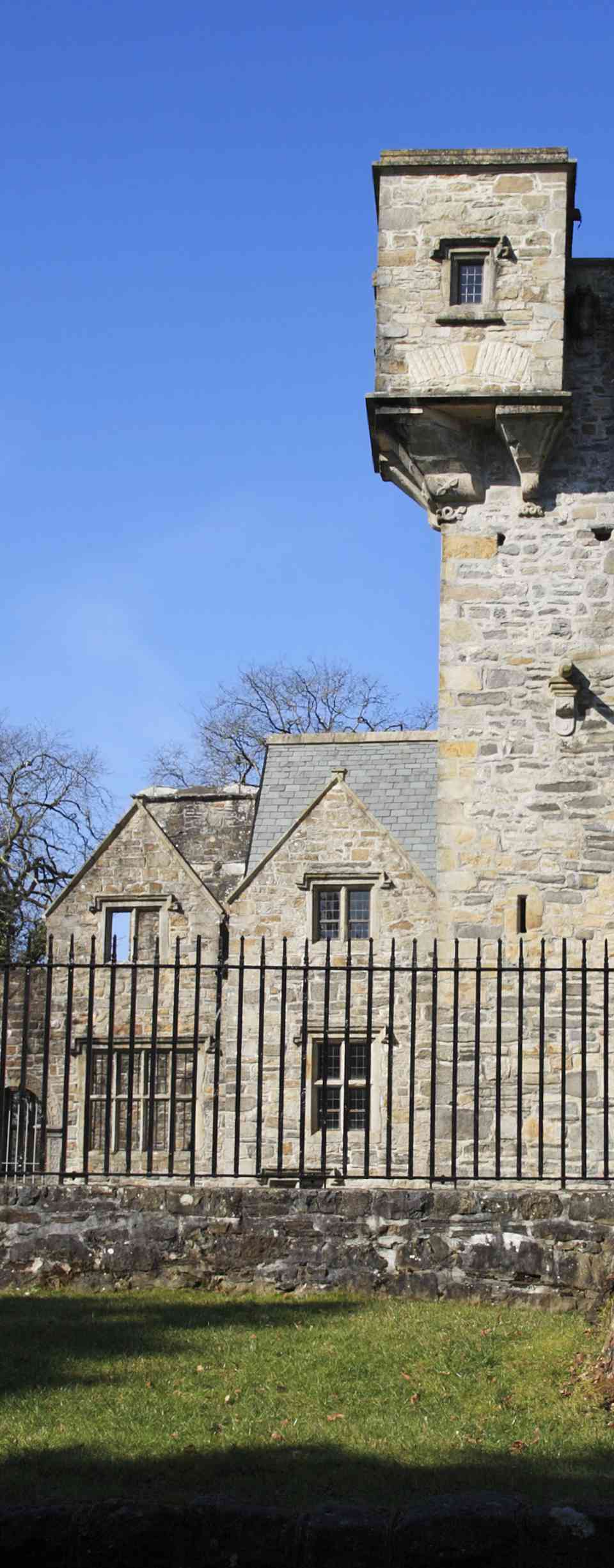 https://mdw-travel-data-us-east-1.s3.amazonaws.com/img/country/Ireland/Donegal-Castle/img_03.jpg