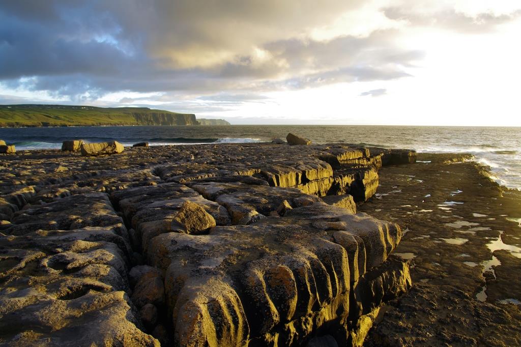 https://mdw-travel-data-us-east-1.s3.amazonaws.com/img/country/Ireland/Doolin-Pier/img_02.jpg