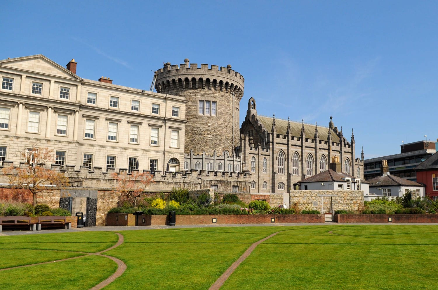 https://mdw-travel-data-us-east-1.s3.amazonaws.com/img/country/Ireland/Dublin-Castle-Gardens/img_00.jpg