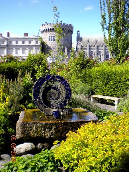 https://mdw-travel-data-us-east-1.s3.amazonaws.com/img/country/Ireland/Dublin-Castle-Gardens/img_02.jpg