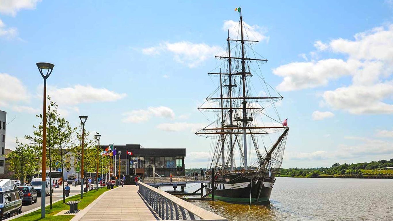 https://mdw-travel-data-us-east-1.s3.amazonaws.com/img/country/Ireland/Dunbrody-Famine-Ship/img_03.jpg
