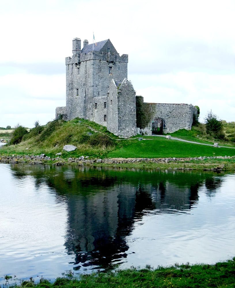 https://mdw-travel-data-us-east-1.s3.amazonaws.com/img/country/Ireland/Dunguaire-Castle/img_03.jpg