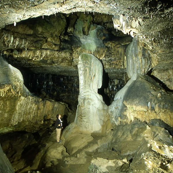 https://mdw-travel-data-us-east-1.s3.amazonaws.com/img/country/Ireland/Dunmore-Cave/img_02.jpg
