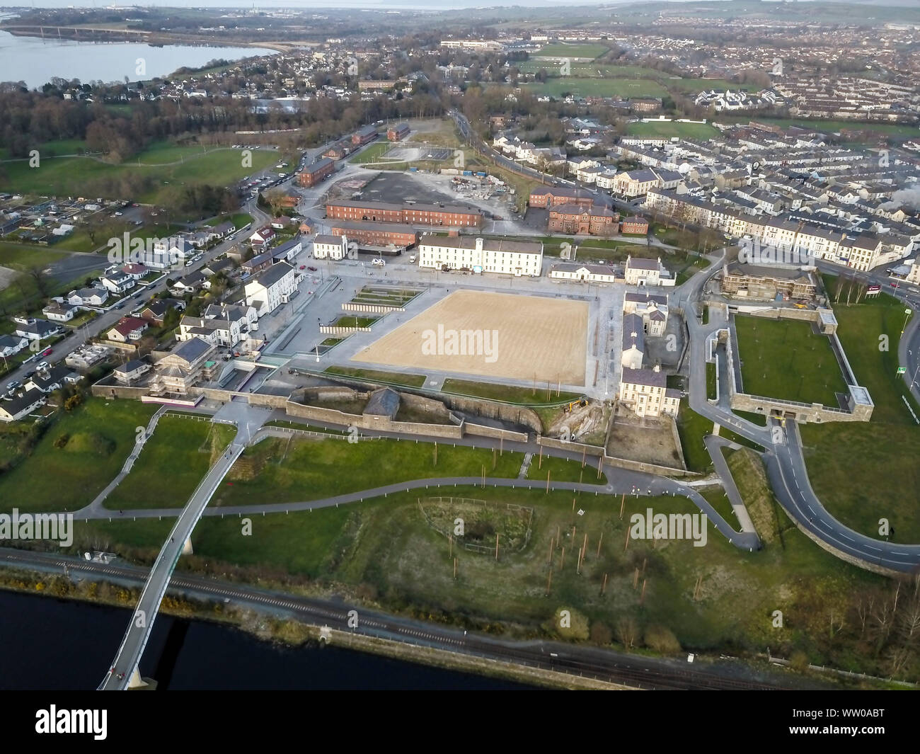 https://mdw-travel-data-us-east-1.s3.amazonaws.com/img/country/Ireland/Ebrington-Square/img_01.jpg