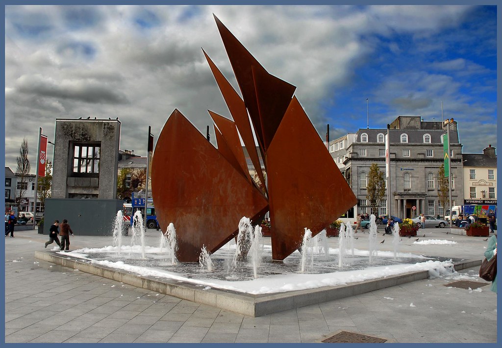 https://mdw-travel-data-us-east-1.s3.amazonaws.com/img/country/Ireland/Eyre-Square/img_02.jpg