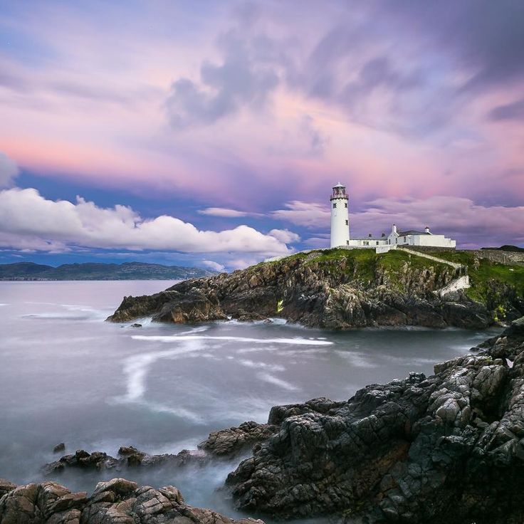 https://mdw-travel-data-us-east-1.s3.amazonaws.com/img/country/Ireland/Fanad-Head-Lighthouse/img_01.jpg