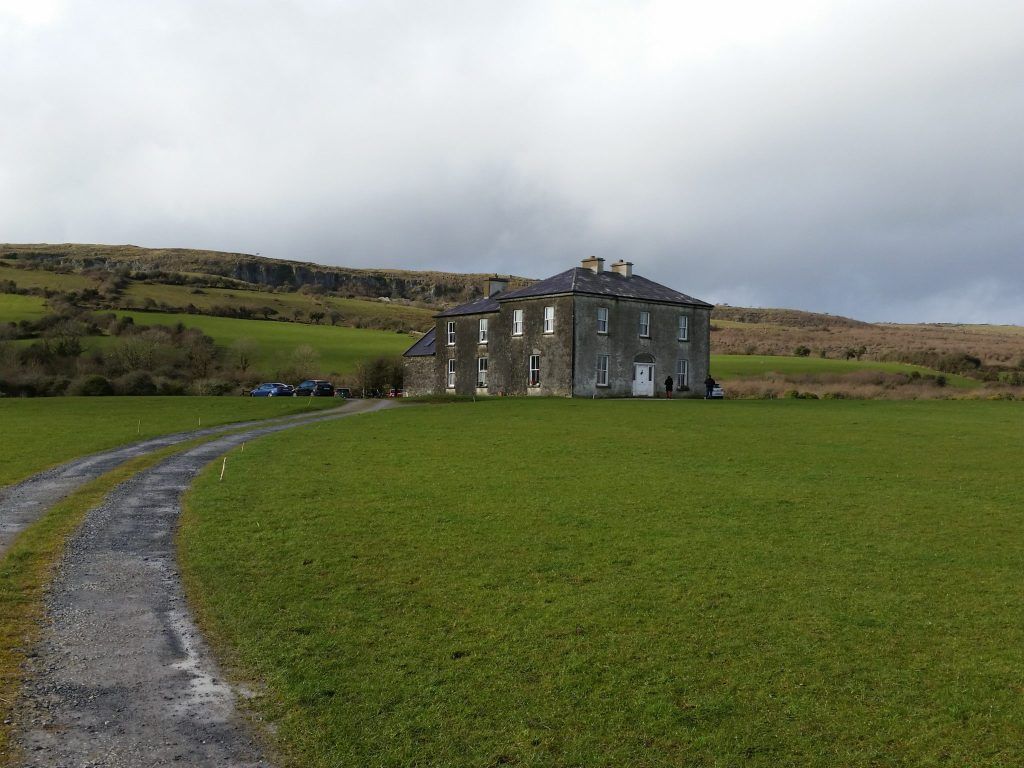 https://mdw-travel-data-us-east-1.s3.amazonaws.com/img/country/Ireland/Father-Teds-House/img_01.jpg