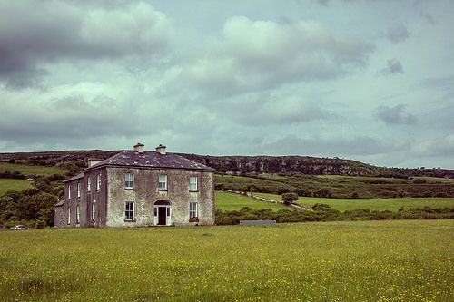 https://mdw-travel-data-us-east-1.s3.amazonaws.com/img/country/Ireland/Father-Teds-House/img_02.jpg