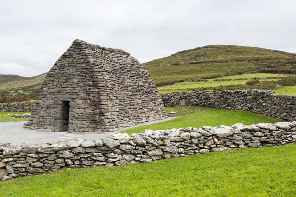 https://mdw-travel-data-us-east-1.s3.amazonaws.com/img/country/Ireland/Gallarus-Oratory/img_01.jpg