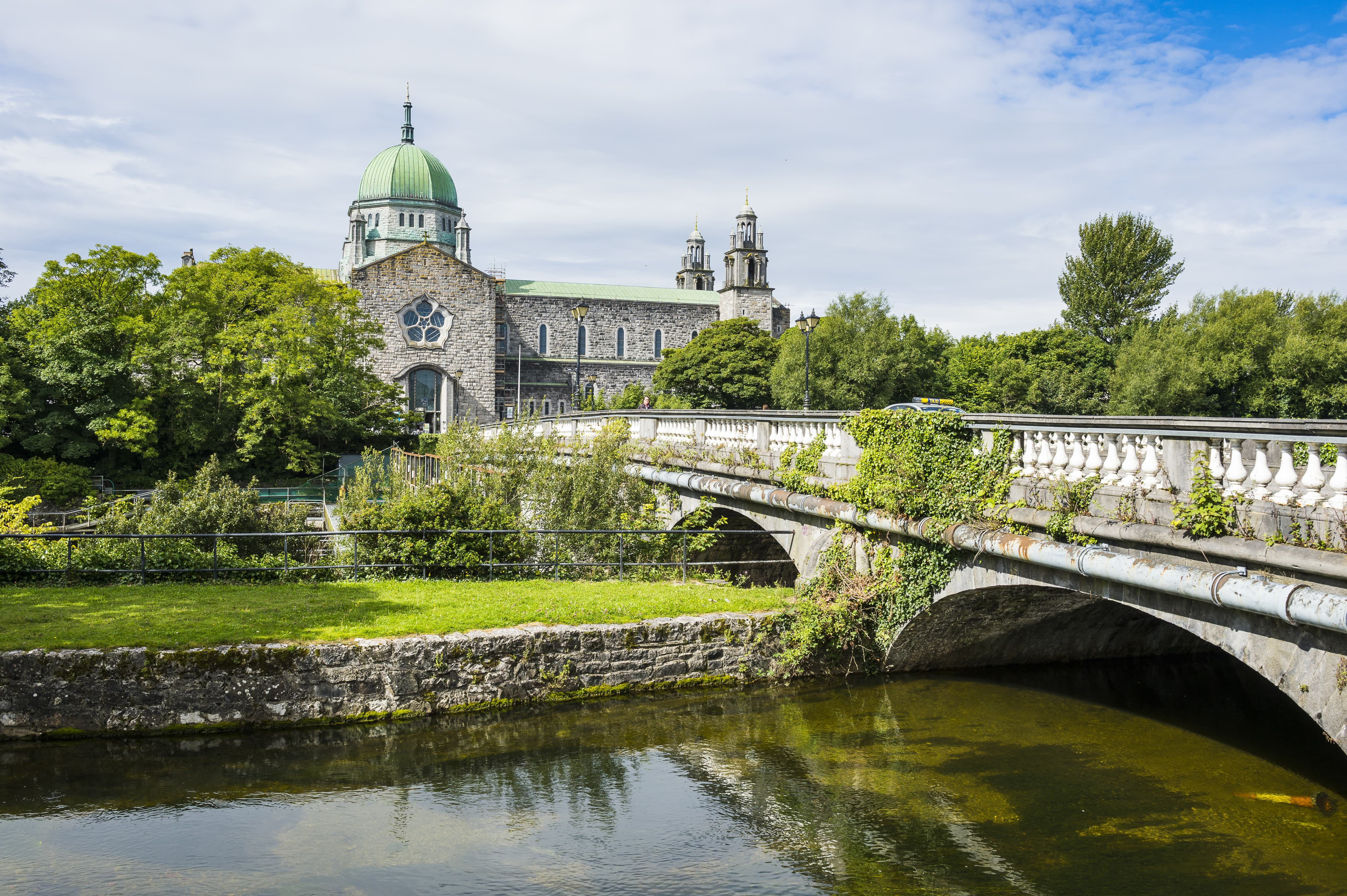 https://mdw-travel-data-us-east-1.s3.amazonaws.com/img/country/Ireland/Galway-Cathedral/img_02.jpg