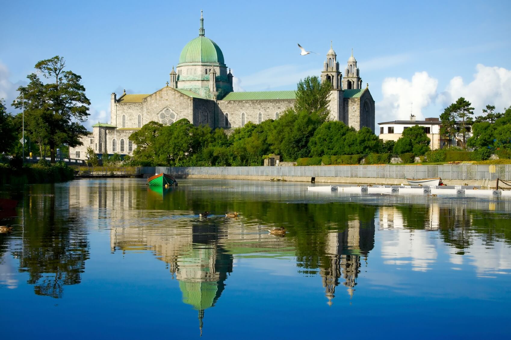 https://mdw-travel-data-us-east-1.s3.amazonaws.com/img/country/Ireland/Galway-Cathedral/img_03.jpg