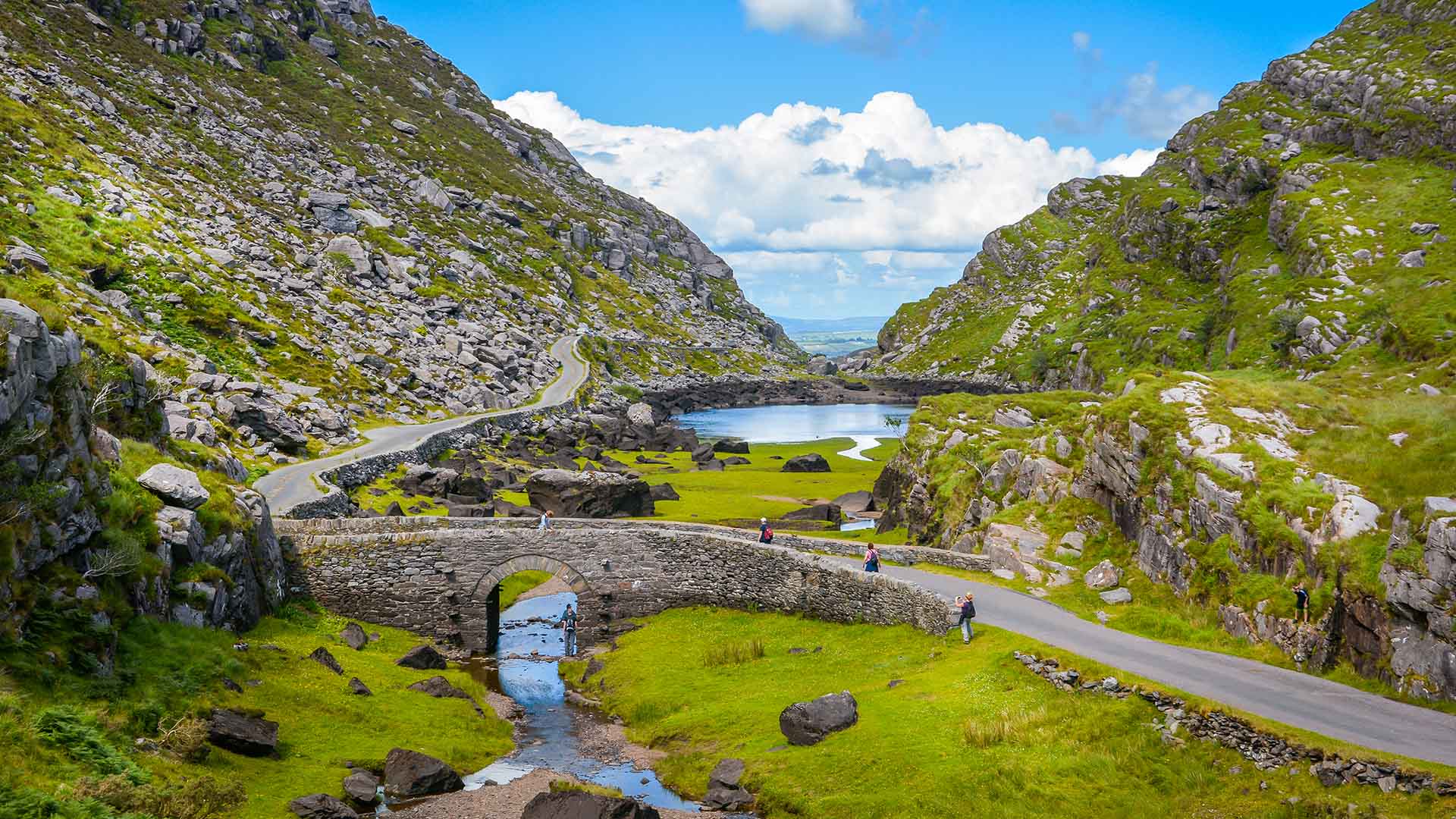 https://mdw-travel-data-us-east-1.s3.amazonaws.com/img/country/Ireland/Gap-of-Dunloe/img_03.jpg