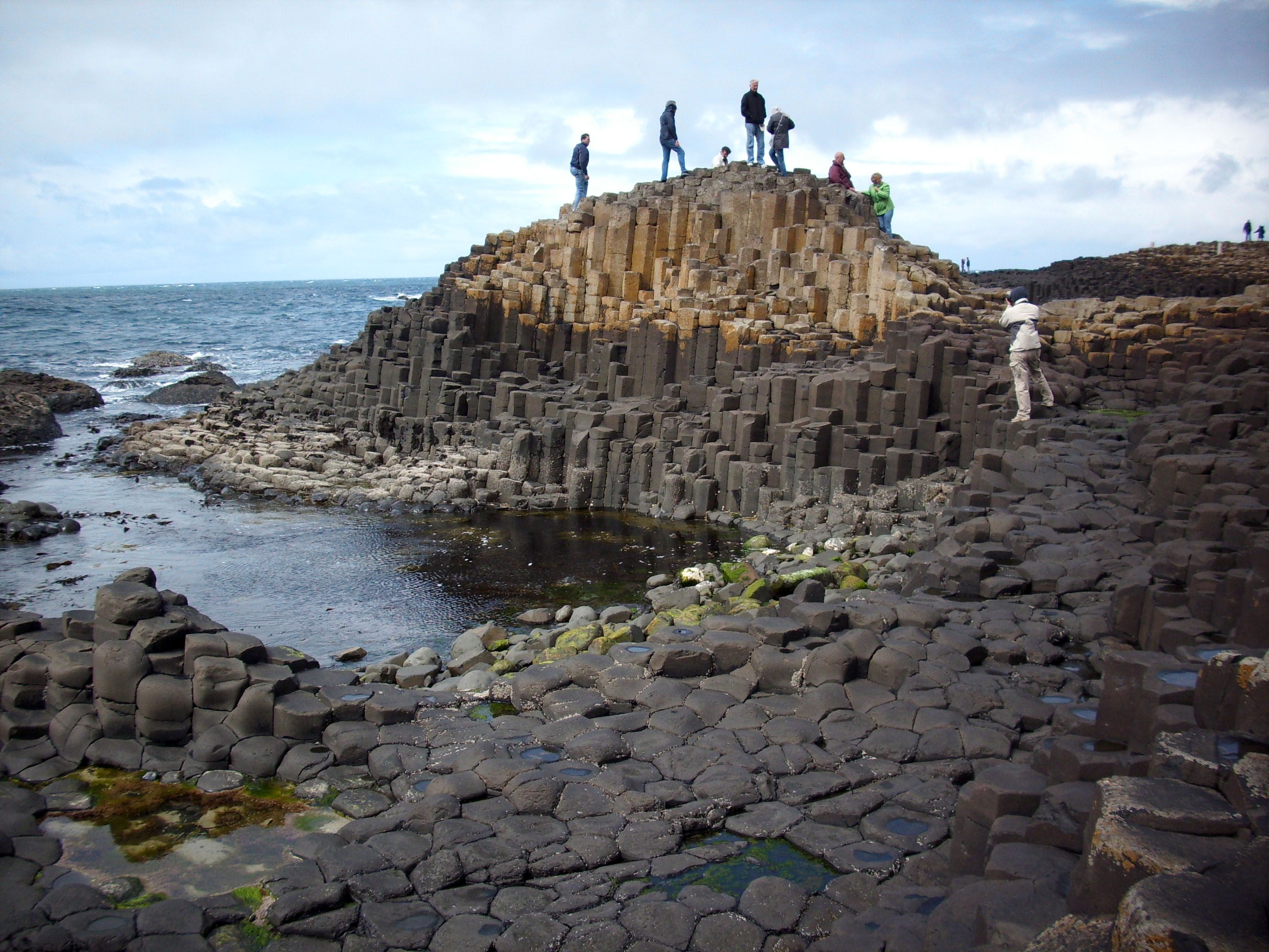 https://mdw-travel-data-us-east-1.s3.amazonaws.com/img/country/Ireland/Giants-Causeway/img_02.jpg