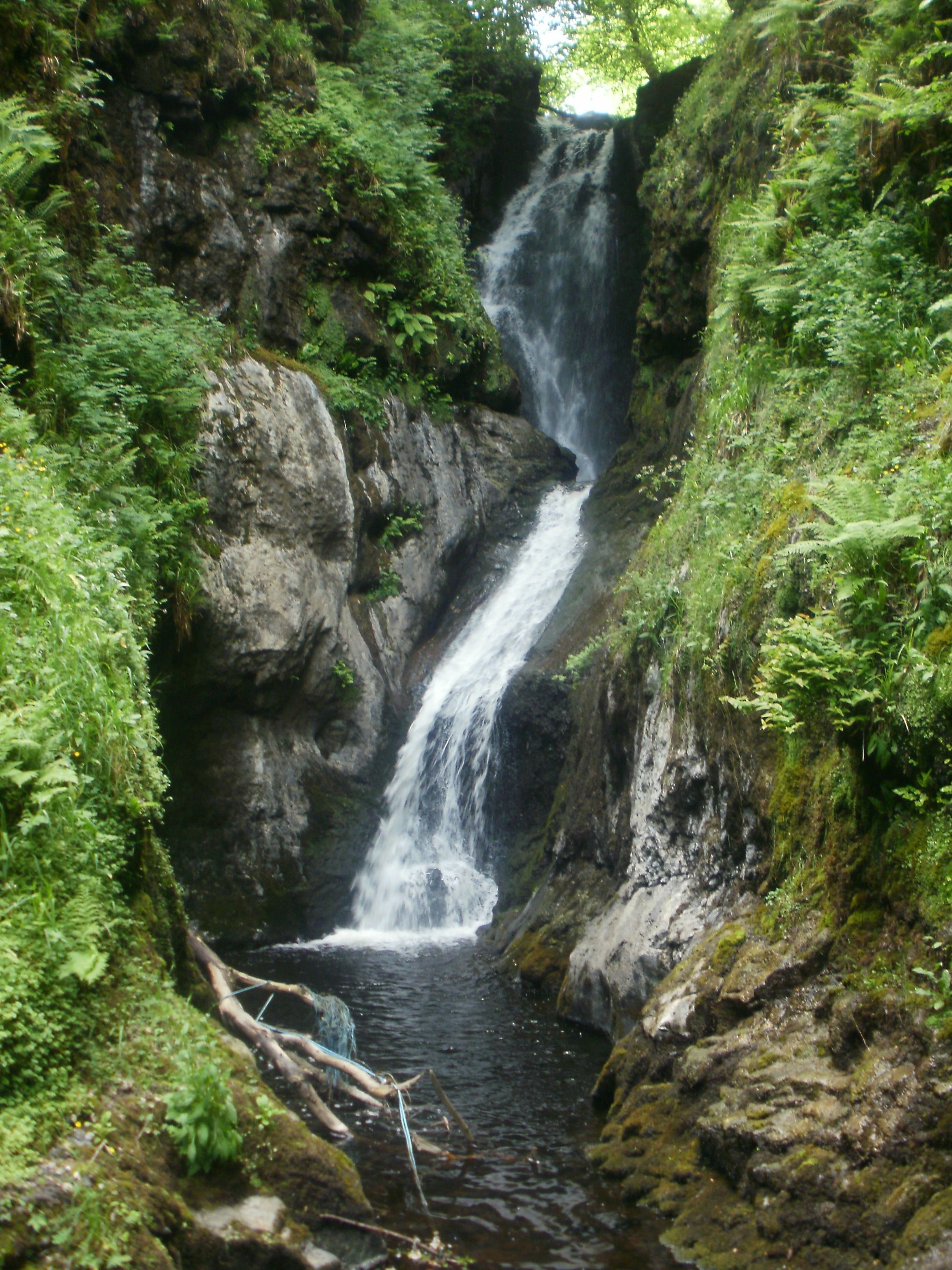 https://mdw-travel-data-us-east-1.s3.amazonaws.com/img/country/Ireland/Glenariff-Waterfall/img_01.jpg