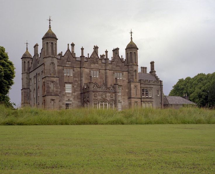 https://mdw-travel-data-us-east-1.s3.amazonaws.com/img/country/Ireland/Glenarm-Castle/img_01.jpg