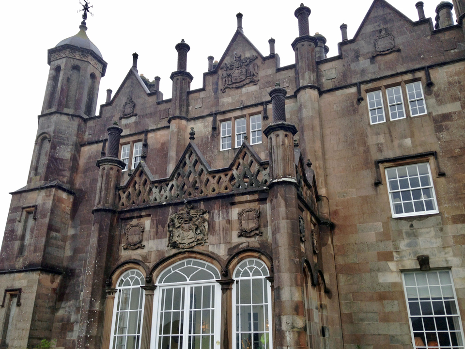 https://mdw-travel-data-us-east-1.s3.amazonaws.com/img/country/Ireland/Glenarm-Castle/img_03.jpg