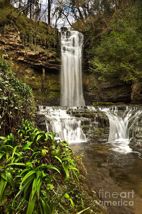 https://mdw-travel-data-us-east-1.s3.amazonaws.com/img/country/Ireland/Glencar-Waterfall/img_02.jpg